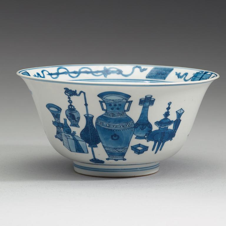 A blue and white bowl, Qing dynasty, Kangxi (1662-1722).