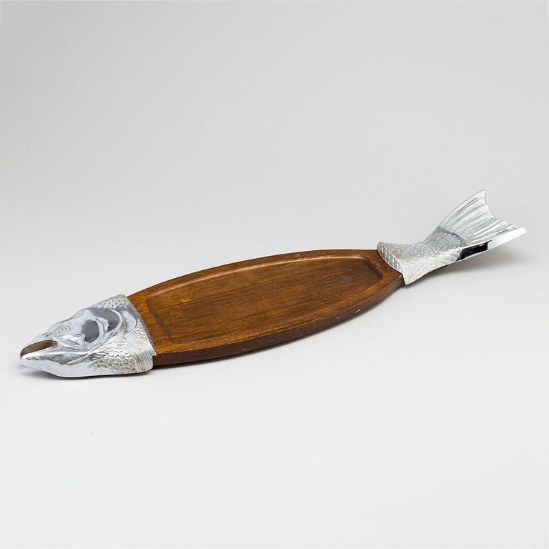 A fish plate in NS and wood, mid 20th century.