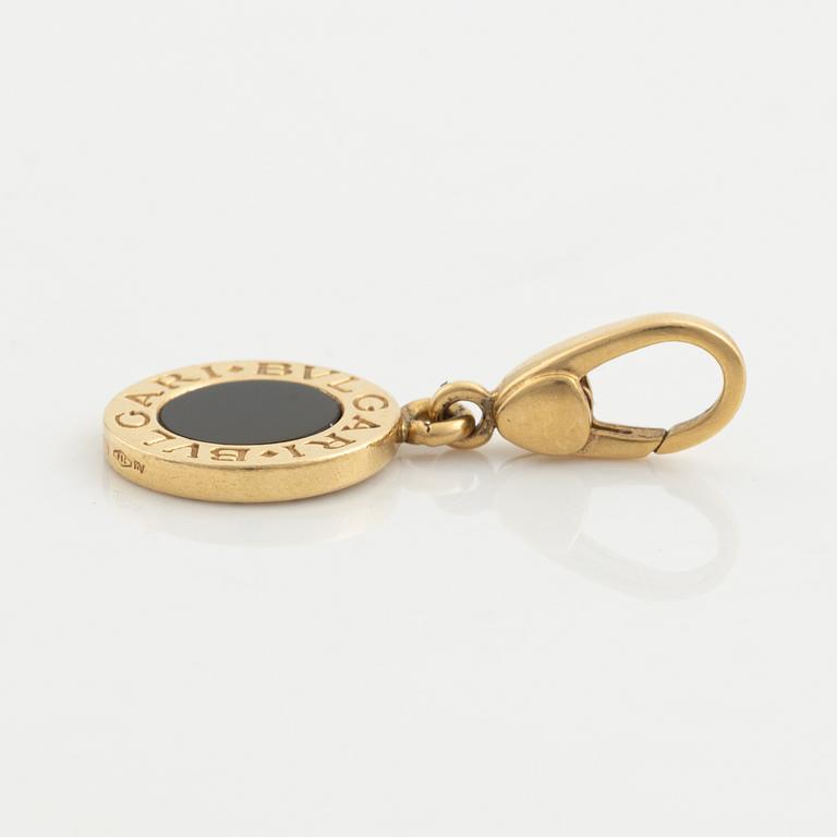 Bulgari, pendant, 18K gold and onyx.