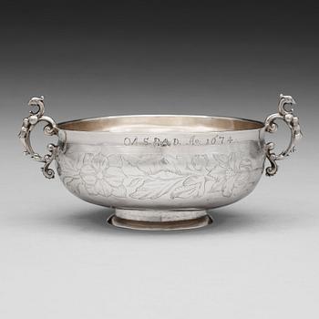 117. A Swedish 17th century silver brandy-bowl, mark of Lars Olofsson Börst, Skänninge (1670-1675).