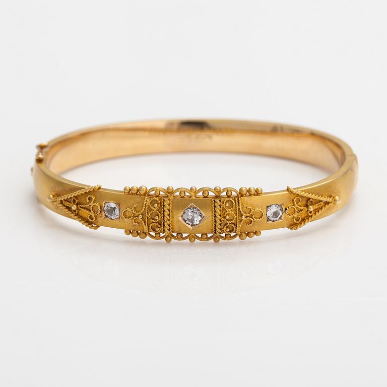 Oskar Lindroos, A 14K gold bracelet with diamond ca. 0.49 ct in total. Helsinki 1940s.