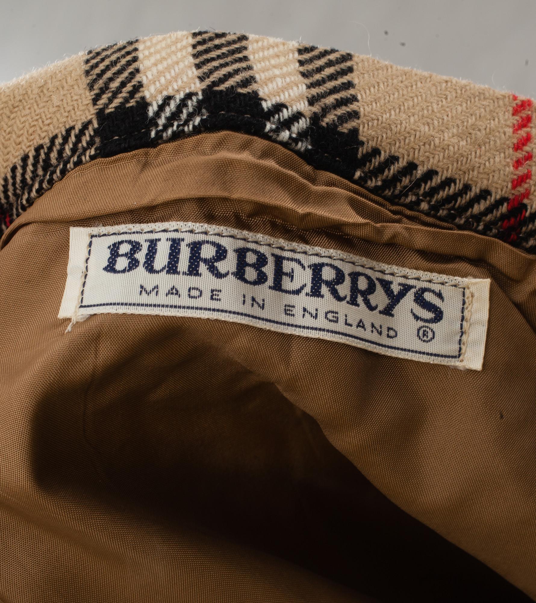 KJOL, Burberry.