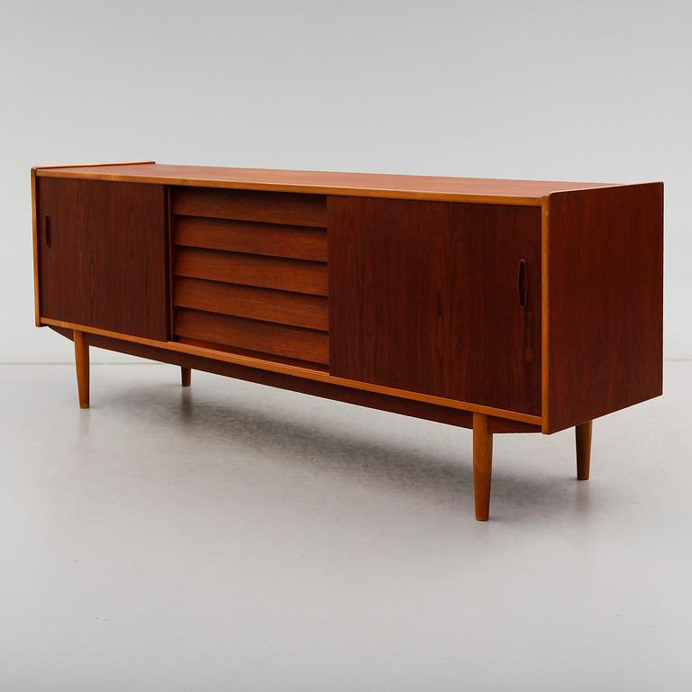 SIDEBOARD, "Trio", Nils Johnsson, Troeds, Bra Bohag, Bjärnum, 1900-talets andra hälft.
