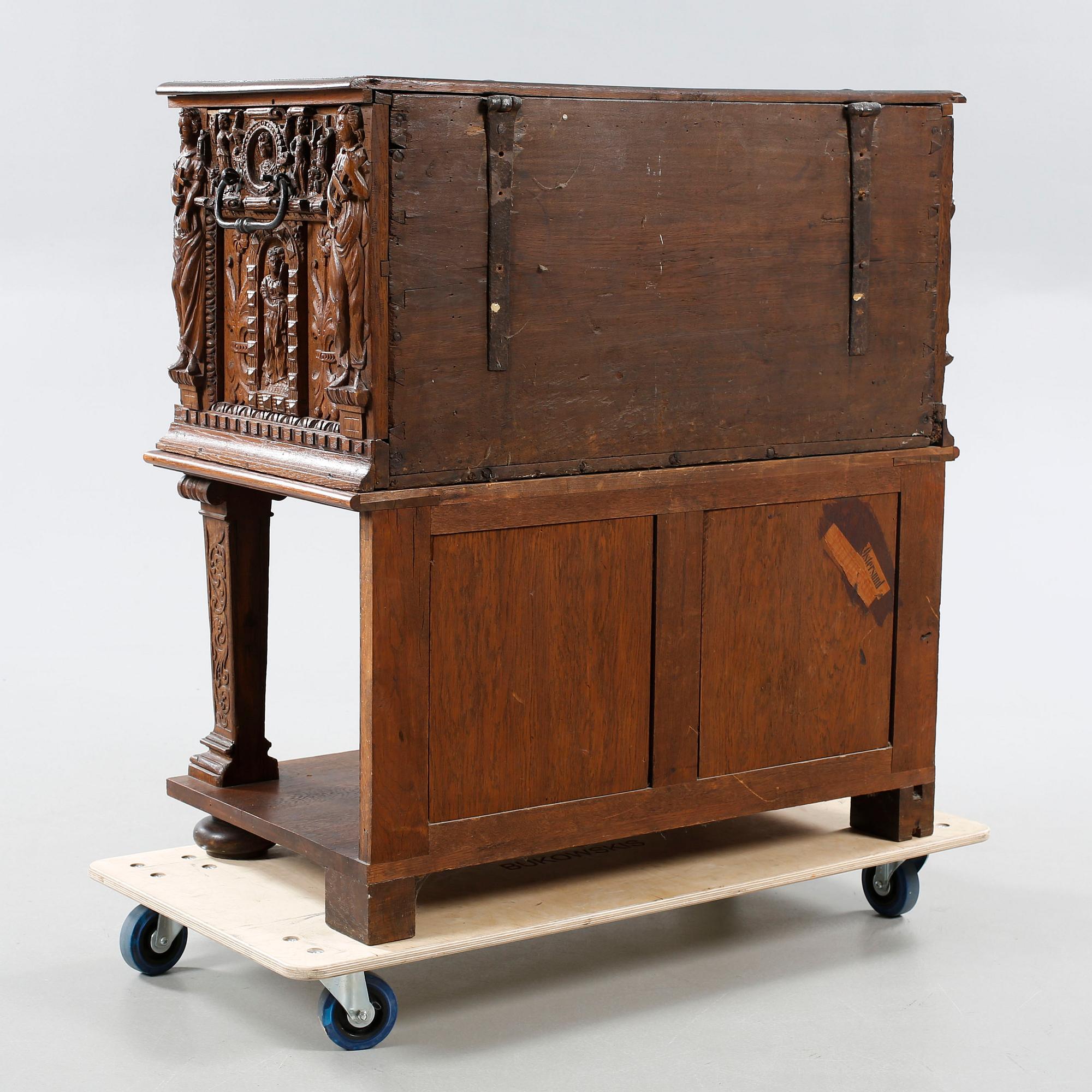 A coffin and a legframe, 18th century respektive 20th century.