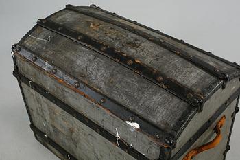 KOFFERT, 1900-talets första hälft.