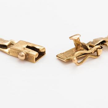 A 14K gold necklace. Import marked Koruteollisuus Tillander, Helsinki 1965.