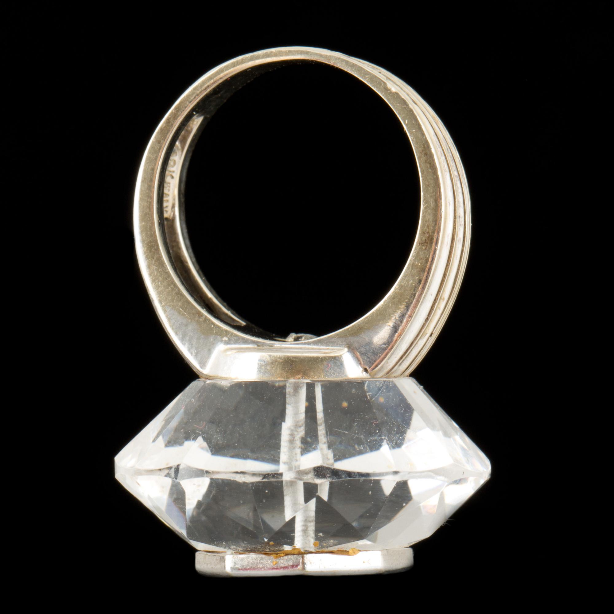 RING, 18k vitguld med diamanter och konstmaterial, ca 0,48ct. Vikt ca 10g.