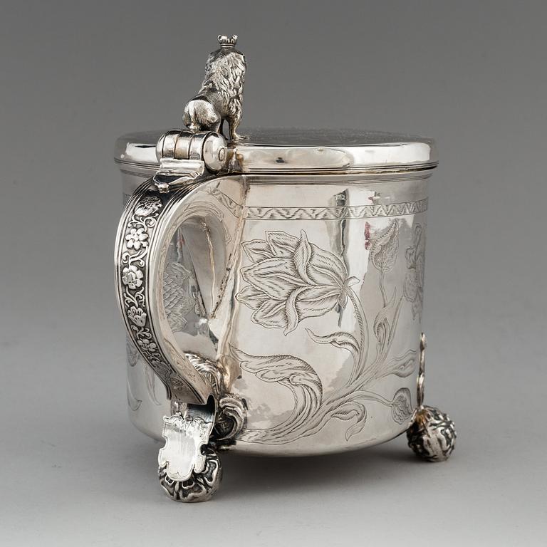 A Norwegian 17th century parcel-gilt silver tankard, mark of Hans Jorgensen Bull (Trondhjem 1660-1684).