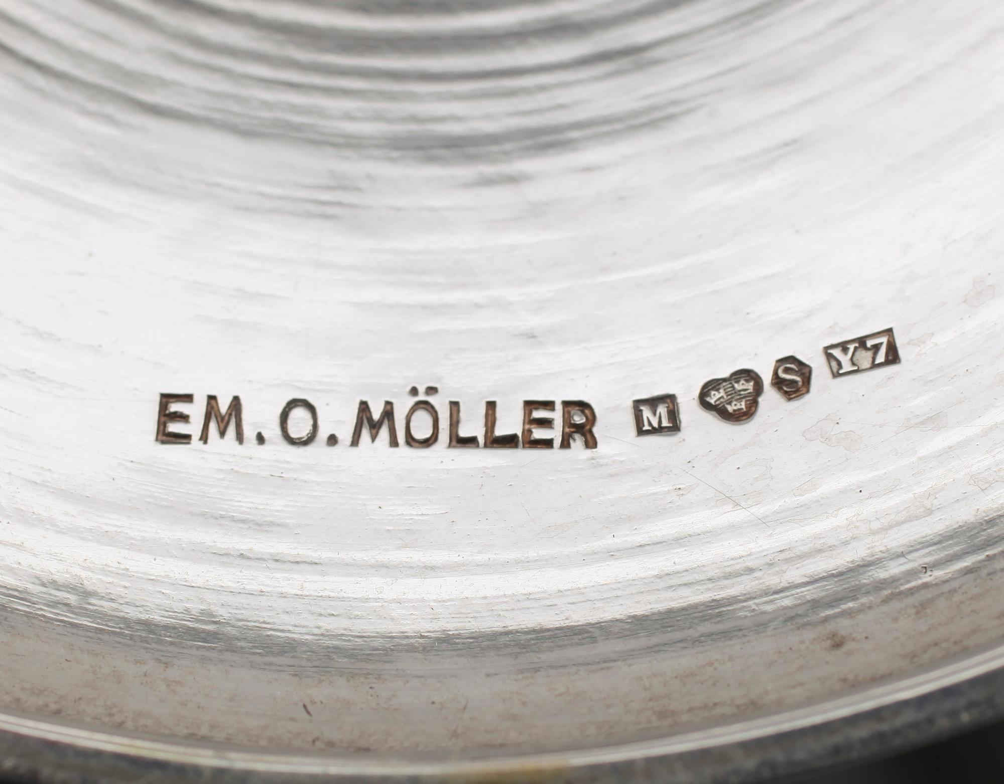 SKÅL PÅ FOT, silver, EM O Möller, Malmö 1925. Vikt ca 229 g.