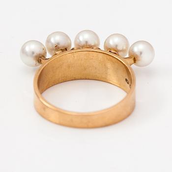 Elis Kauppi, Ring, 14K guld och odlade pärlor. Kupittaan kulta, Åbo.