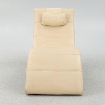 A reclininger, Neiser, contemporary.