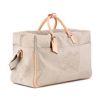 220. LOUIS VUITTON, a green damier geant weekendbag "Souverain Keepall".