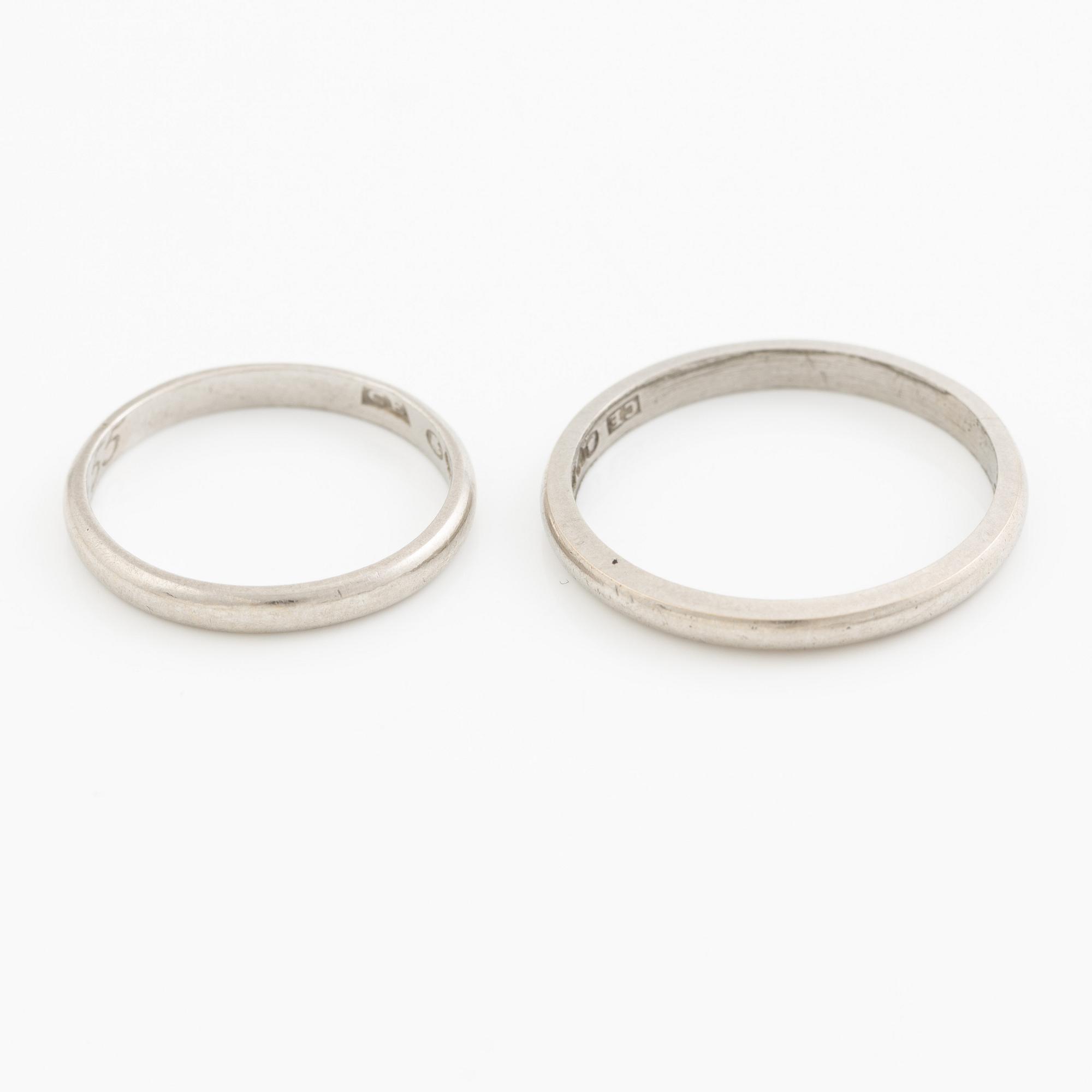 Ringar, två stycken, platina, släta, 1950-tal.