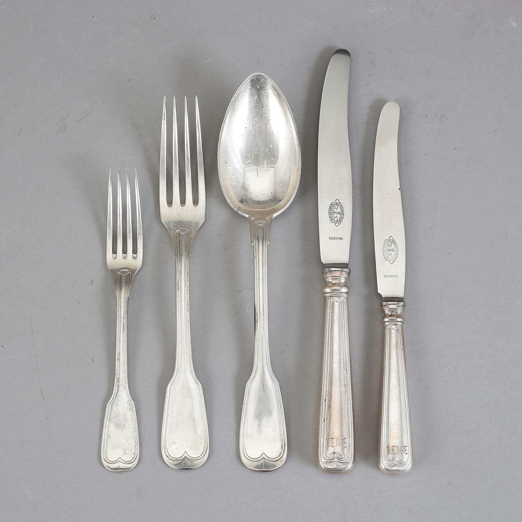 PARTI SILVER, 30 delar, Fransk modell, blandade stämplar. Vikt ca 1820 gram.