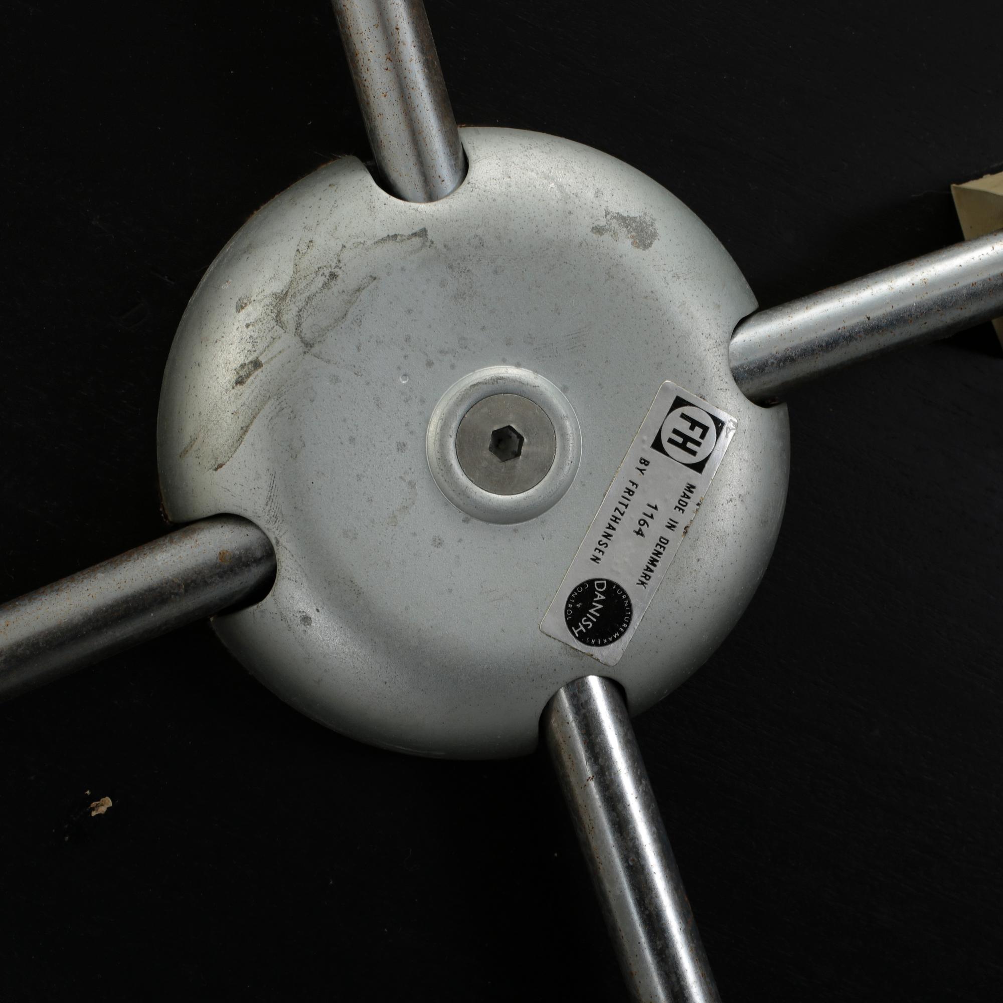 STOLAR, ett par, "Sjuan", Arne Jacobsen, Fritz Hansen.