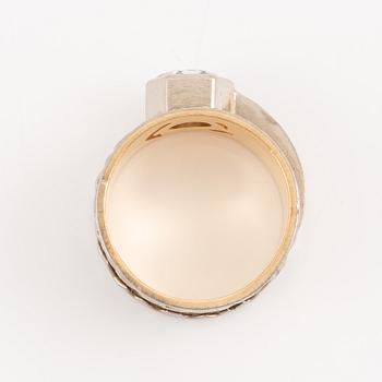 Ring, 18K guld med hexagonalslipad diamant, ca 1.58 ct.