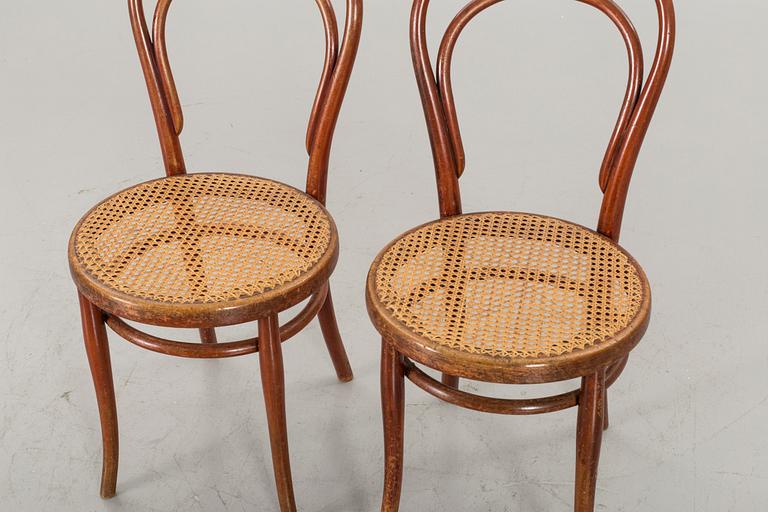 A pair of chairs, made by Thonet, around year 1900.