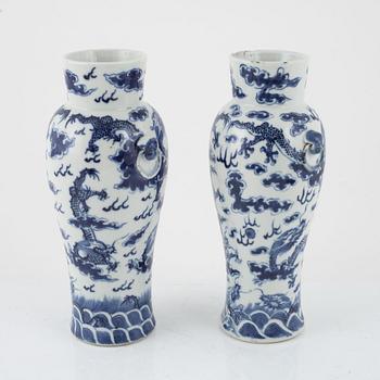 A pair of Chinese blue and white vases, Qing dynasty, 19th century.