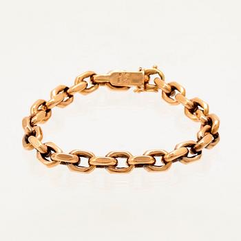 An 18K gold anchor link bracelet.