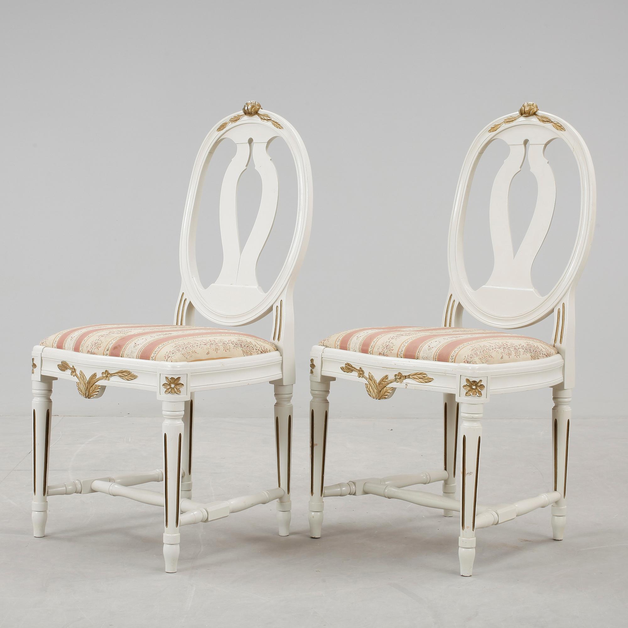 STOLAR, ett par, gustaviansk stil, 1940/50-tal.