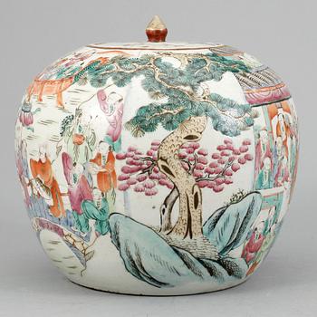 BOJAN MED LOCK, porslin, Kina 1800-tal.