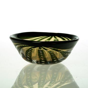 An Edvin Öhrström 'ariel' glass bowl, Orrefors 1948.