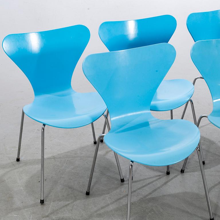 ARNE JACOBSEN, a set of five Sjuan chairs Fritz Hansen 1995.