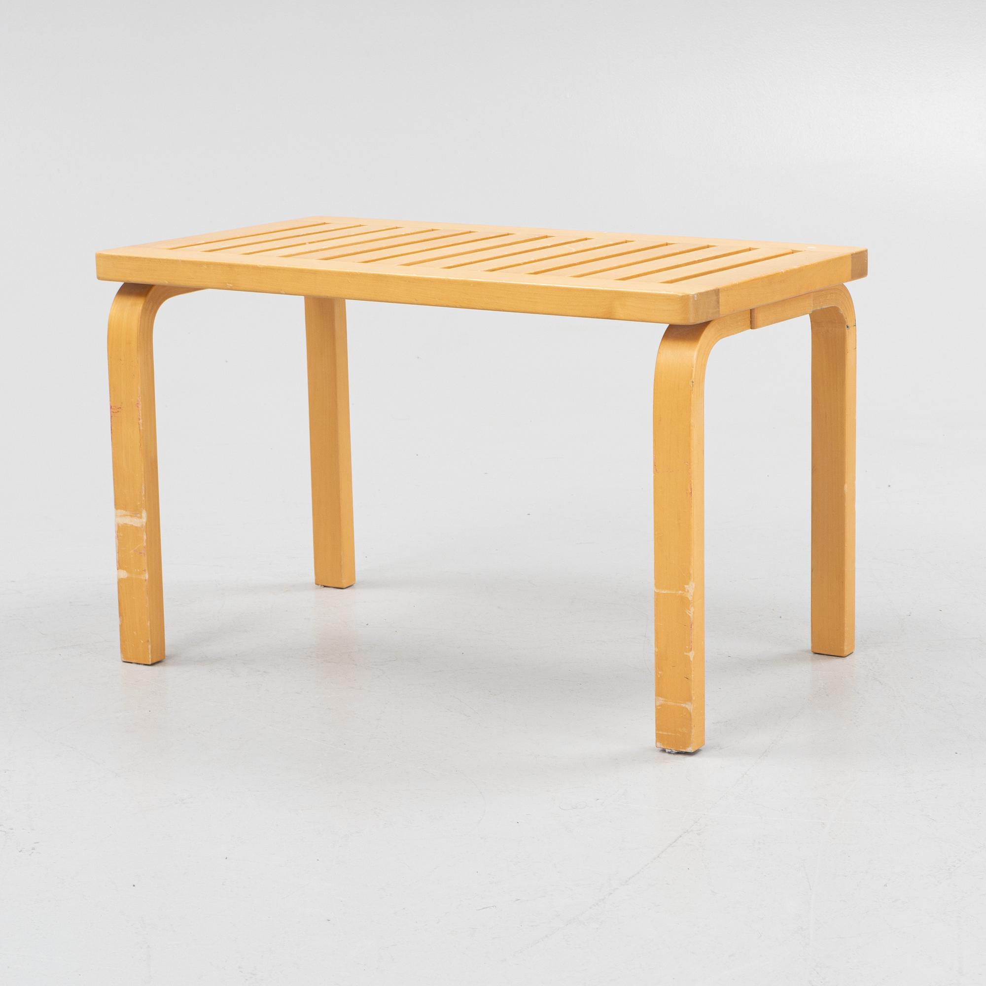 Alvar Aalto, bänk, modell 153B, Artek, Finland.