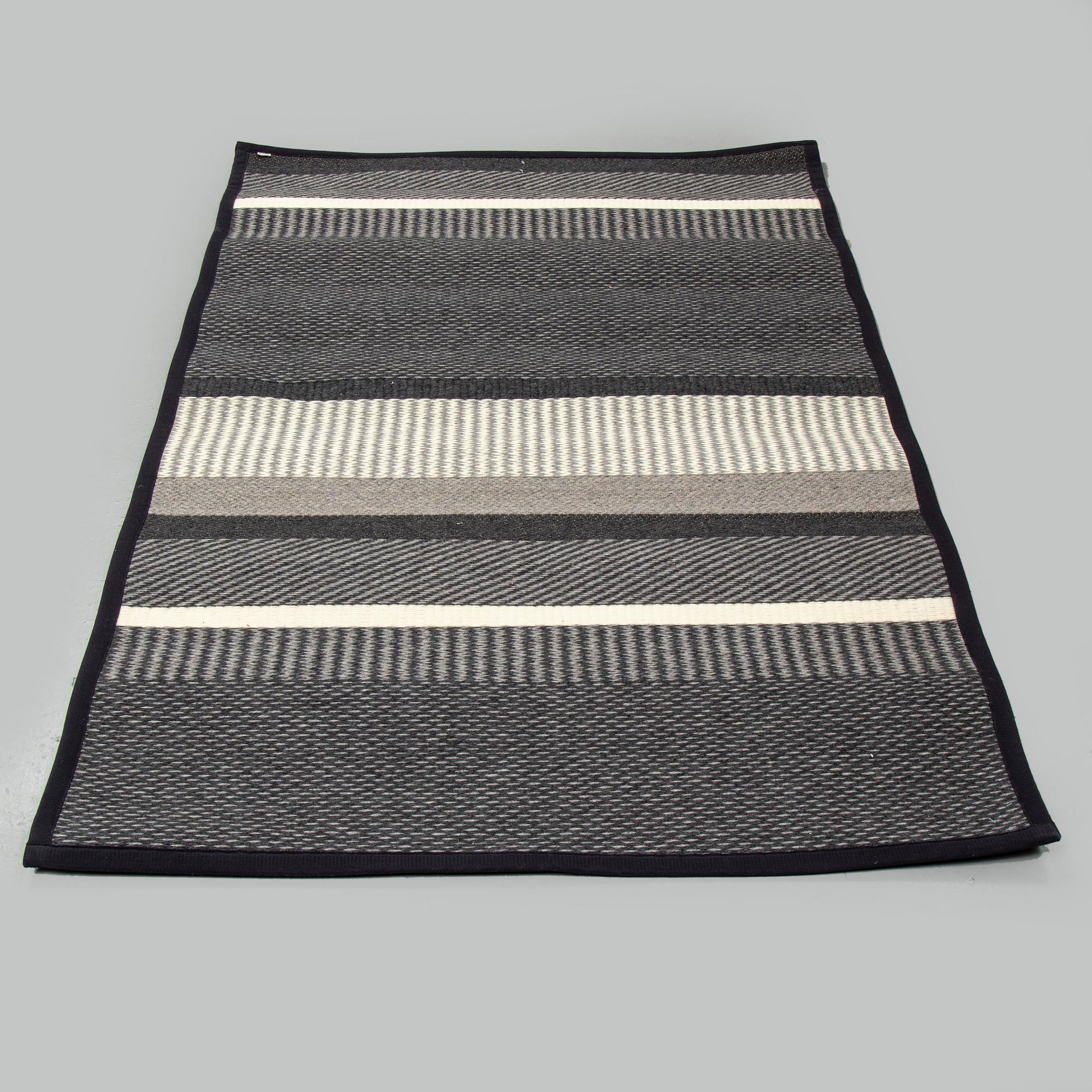 A RUG, flat weave, ca 200 x 130 cm.