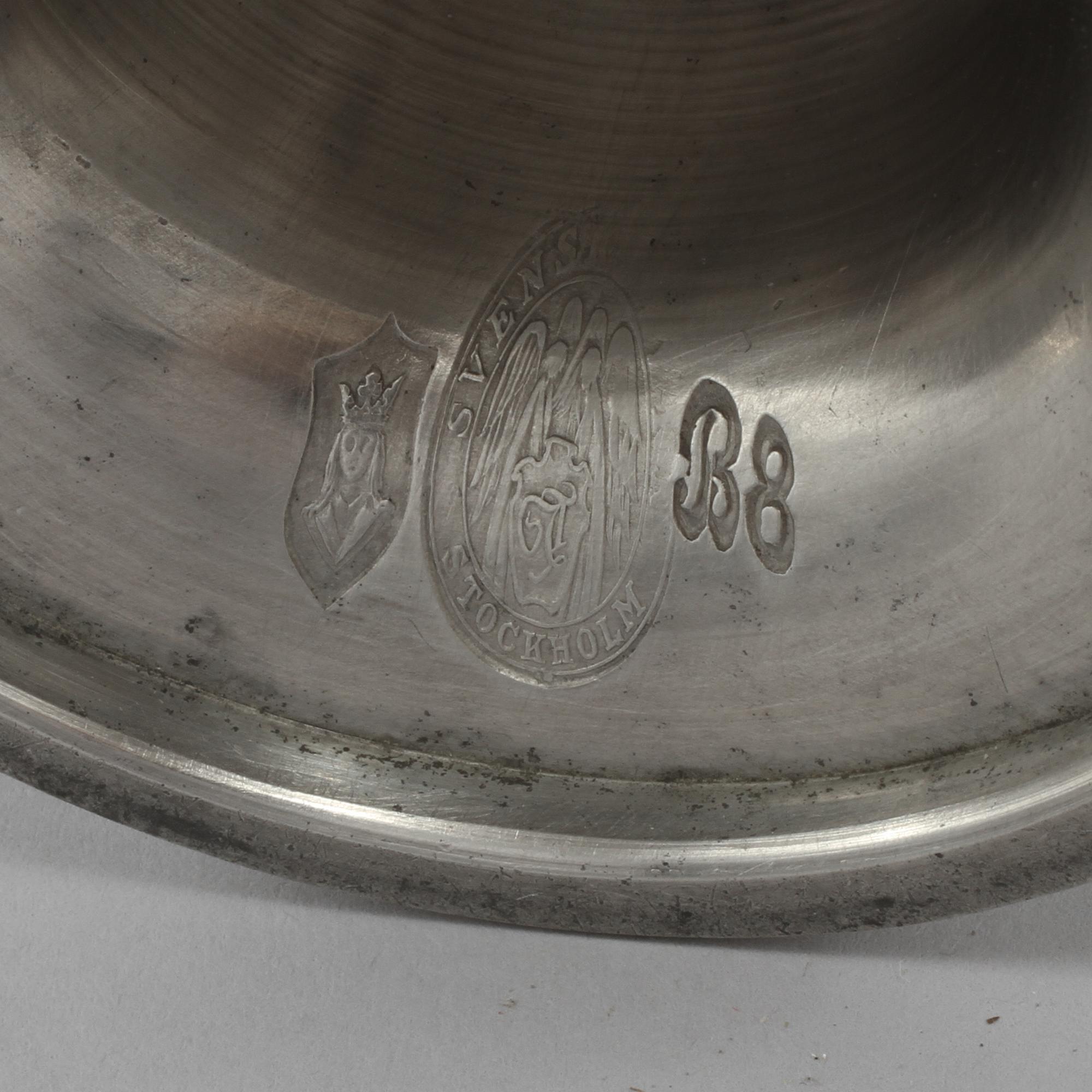 BÄGARE SAMT VAS, tenn, Firma Svenskt Tenn, Stockholm, 1928 respektive 1930.