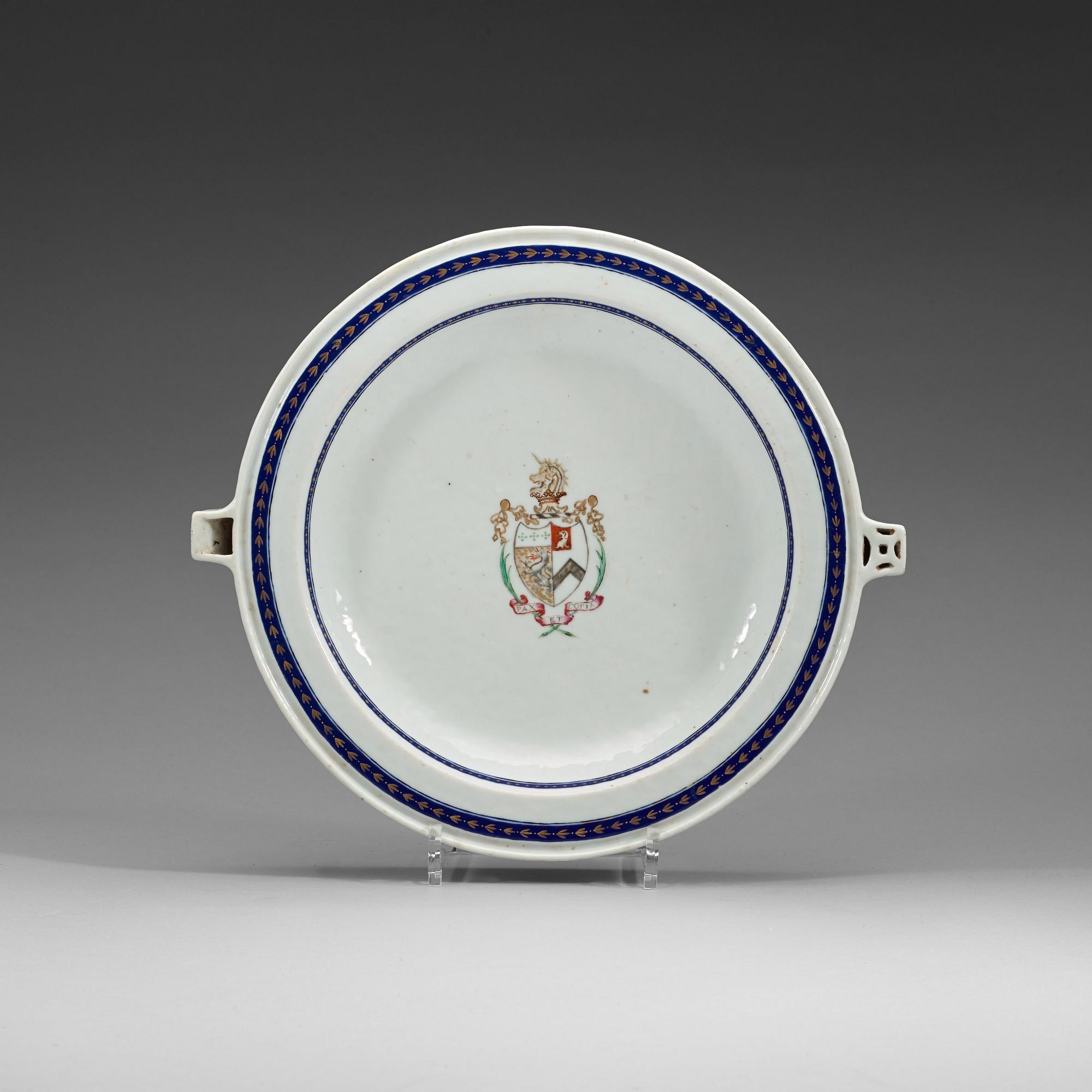 A large armorial hot water dish, Qing dynasty, Jiaqing (1796-1820).