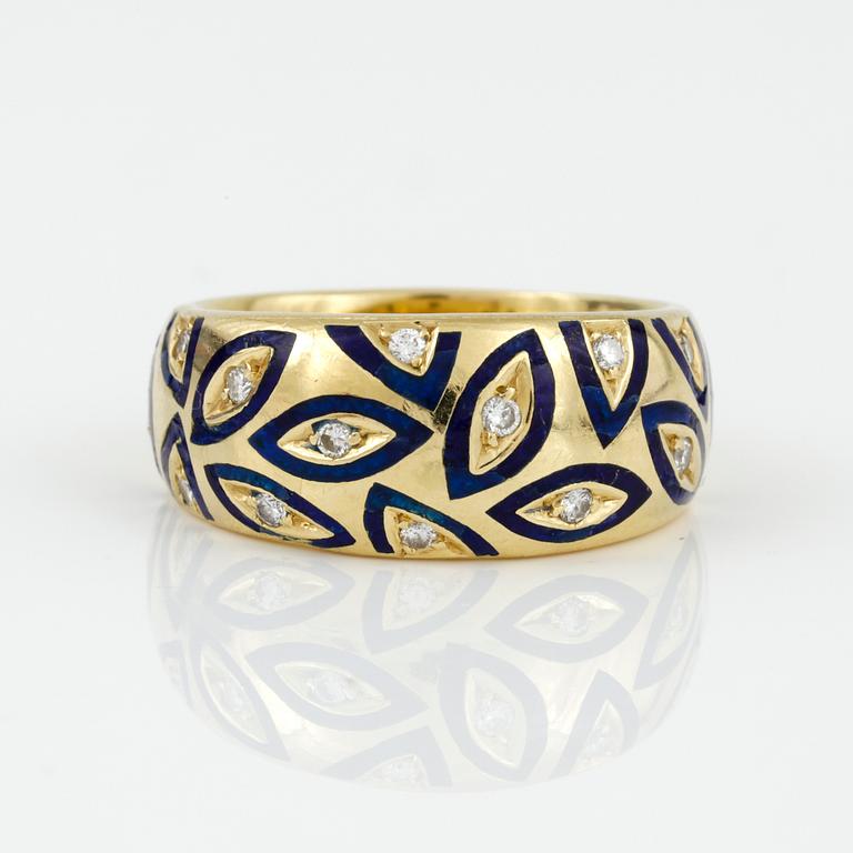 RING, 18K guld, emalj och diamanter. Vikt ca 16g.