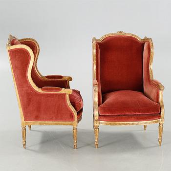 A pair of lounge chairs from the first half of the 20th century.