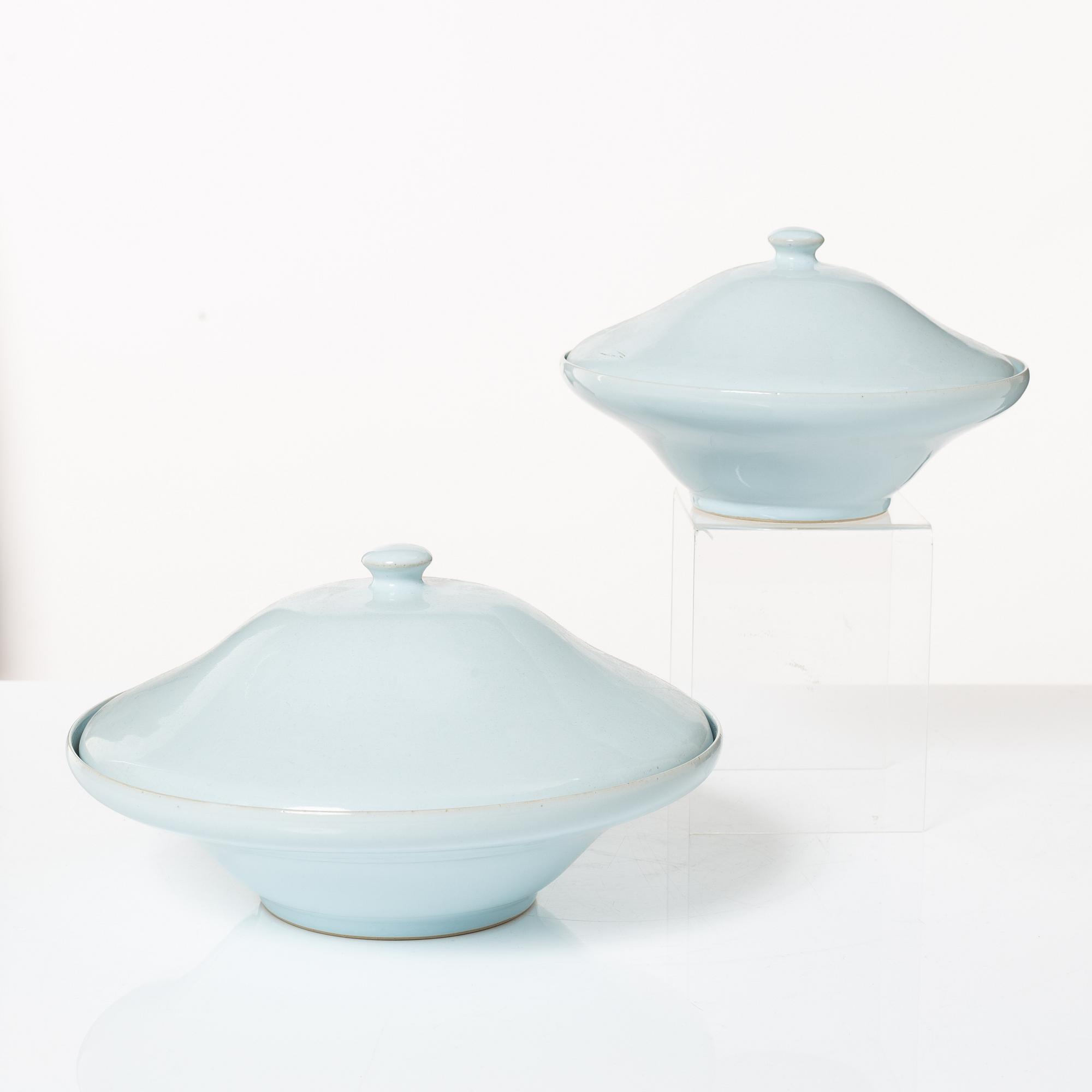 Kennet Williamsson, two lidded bowls, signed.