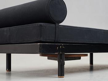 JEAN PROUVÉ & CHARLOTTE PERRIAND, dagbädd med sidobord, "Scal No 450" "Antony", Frankrike, ca 1954.