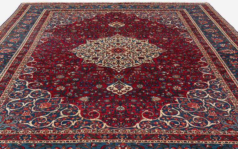 A carpet, semi-antique, Chāl Shotor, ca 421,5 x 316 cm.