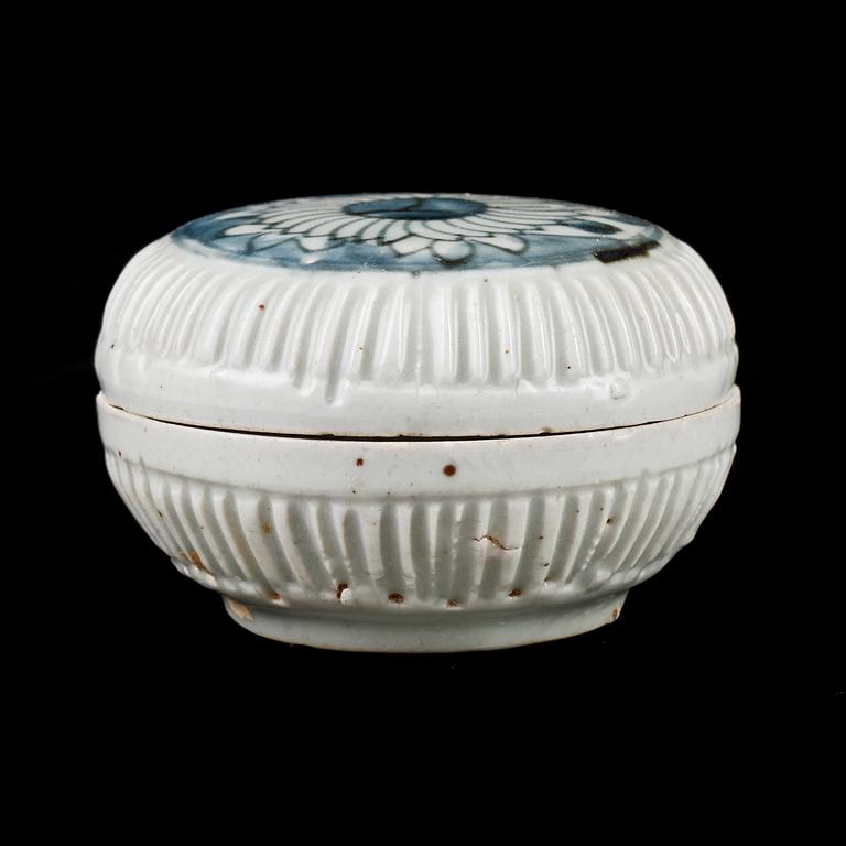ASK MED LOCK, keramik, Kina, Ming-dynastin (1368-1644).