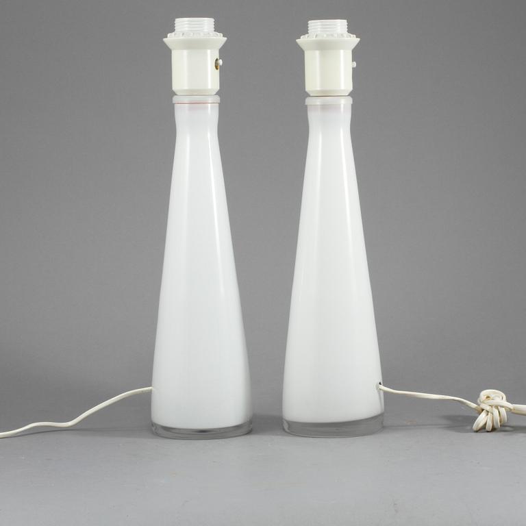 BORDSLAMPOR, ett par, glas, 1900-talets fjärde kvartal.