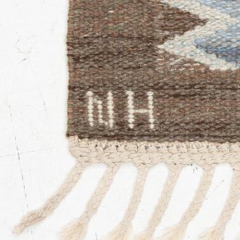 A flat weave carpet from Klockaregårdens Hemslöjd, Sweden, siged KH & NH, ca. 242 x 169 cm.