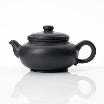 Zhou Guizhen, A blue yixing teapot, China, 1980s.