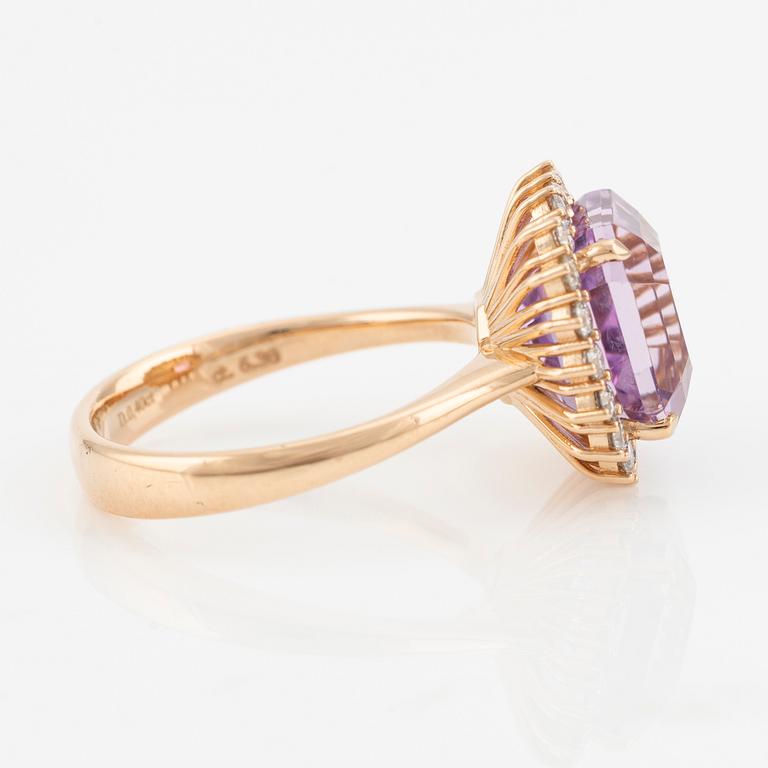 Ring, cocktail ring with kunzite and brilliant-cut diamonds.