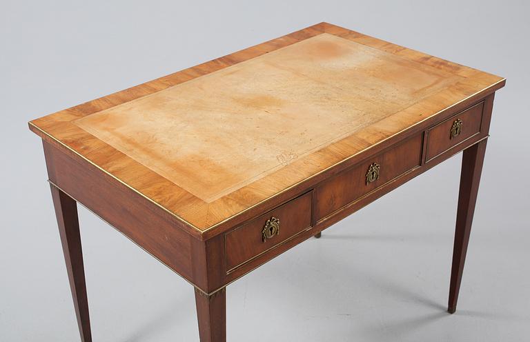 SKRIVBORD, sengustaviansk stil, omkring år 1900.