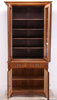 BOKSKÅP, nyrenässans, 1800-talets andra hälft.