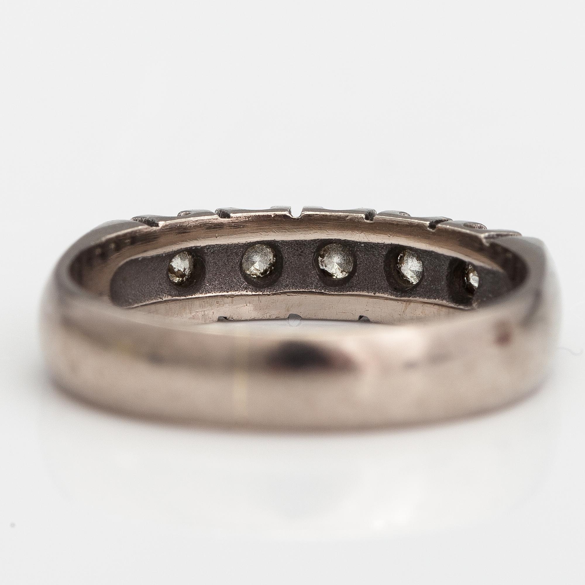 SORMUS, 14K kultaa, timantteja n. 0.50 ct yht. Mallikoru, Helsinki 2006.