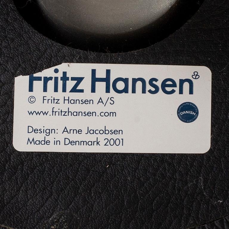 Arne Jacobsen, fåtölj med fotpall, "Ägget" för Fritz Hansen Danmark 2001.