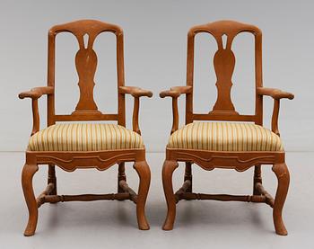 KARMSTOLAR, 1 par, senbarockstil, 1800-talets andra hälft.