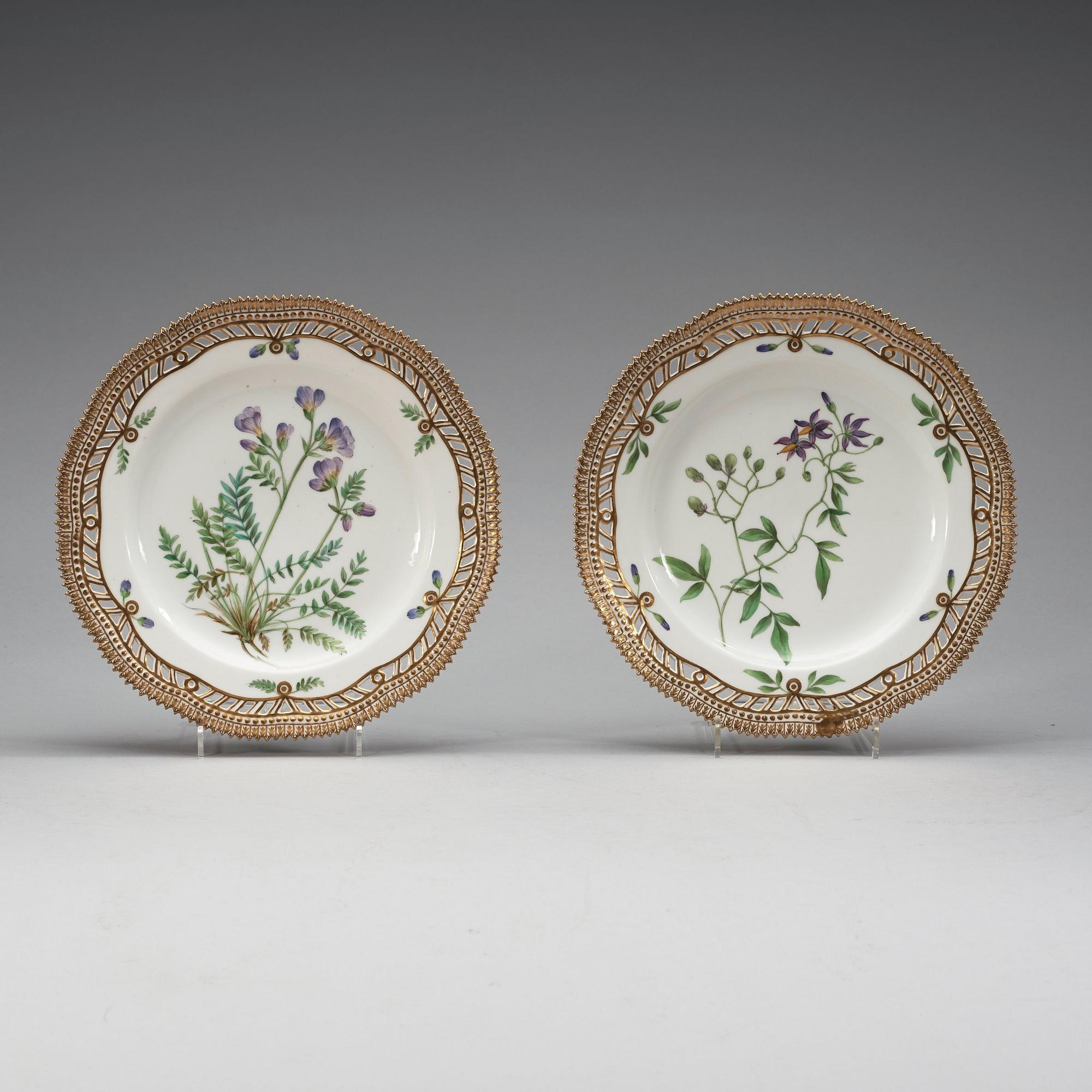 ASSIETTER, 12 stycken, porslin. "Flora Danica", Kunglig Dansk, 1900-tal.