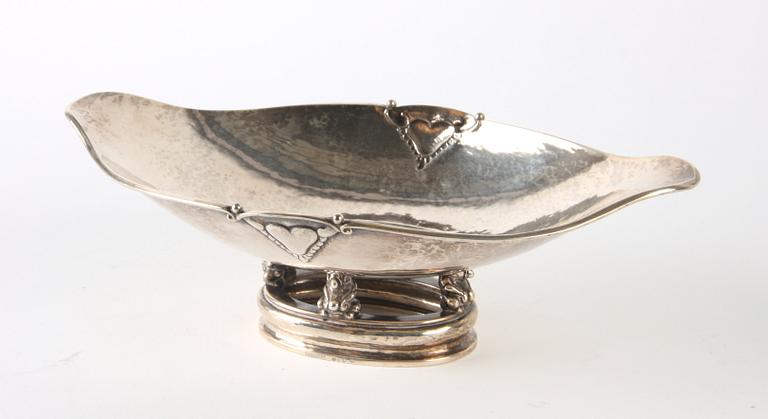 SKÅL PÅ FOT, silver, Köpenhamn 1918.