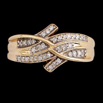 RING, 18 k guld och diamanter. Vikt ca 4,5 g.