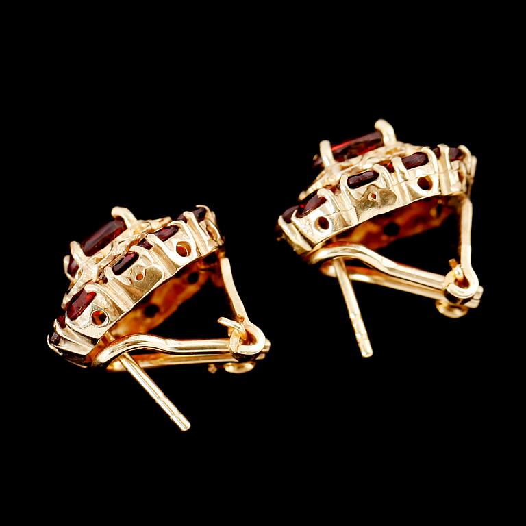 GARNITYR, 3 delar, 18 k guld, granater.